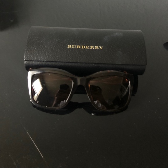 100% Authentic Women’s Burberry Sunglasses - Picture 1 of 5